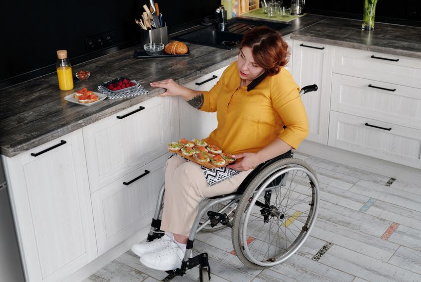 Image of a woman on a wheelchair in the kitchen